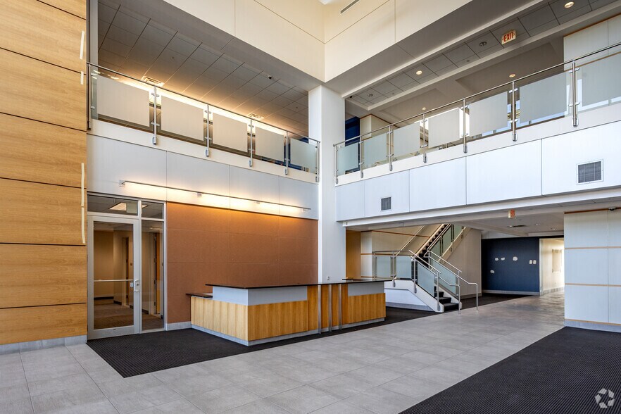 More Photos Of 2601 Patriot Blvd, Glenview Office For Lease