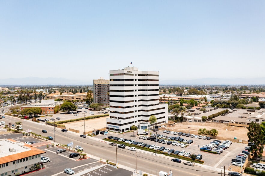 More Photos Of 18800 Delaware St, Huntington Beach Medical For Lease