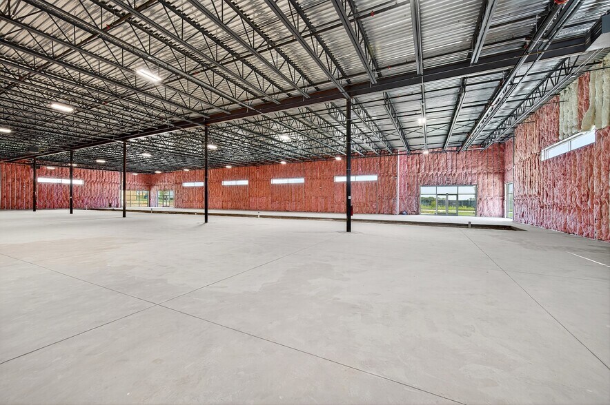 More Photos Of 304 Progress Dr, Sherman Warehouse For Sale