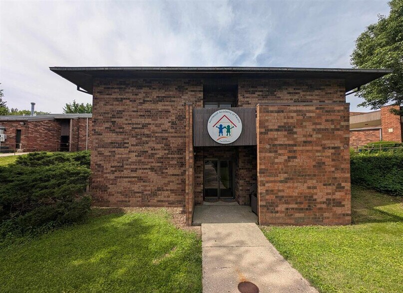More Photos Of 6400 N University St, Peoria Religious Facility For Lease