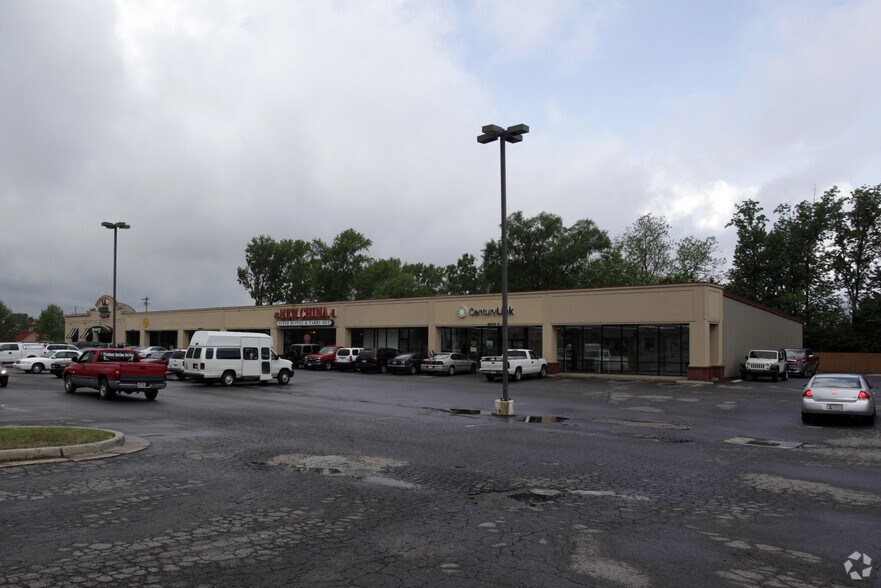 More Photos Of 2001 N Arkansas Ave, Russellville Department Store For Lease