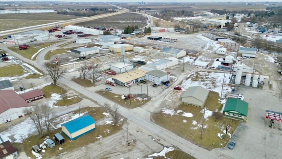 More Photos Of 1304 N Division St, Pontiac Flex For Sale