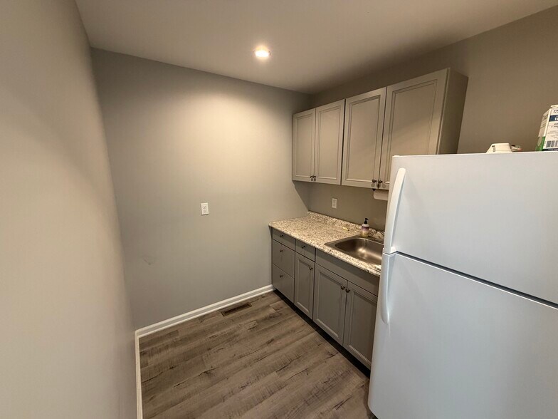 More Photos Of 404 Marvel Ct, Easton Office For Lease