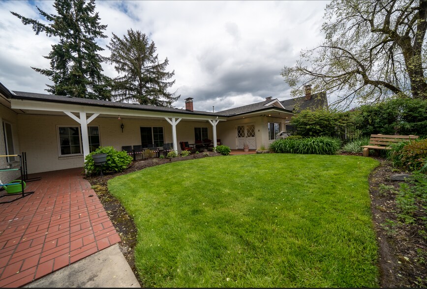 More Photos Of 800 NW 25th Ave, Portland Assisted Living For Sale