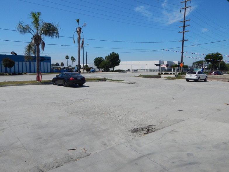 More Photos Of 13643-13649 Rosecrans Ave, Santa Fe Springs Warehouse For Lease