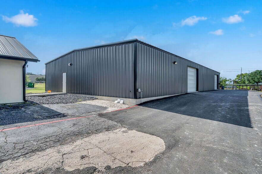 More Photos Of 117 Commerce Ave, Boerne Office For Sale