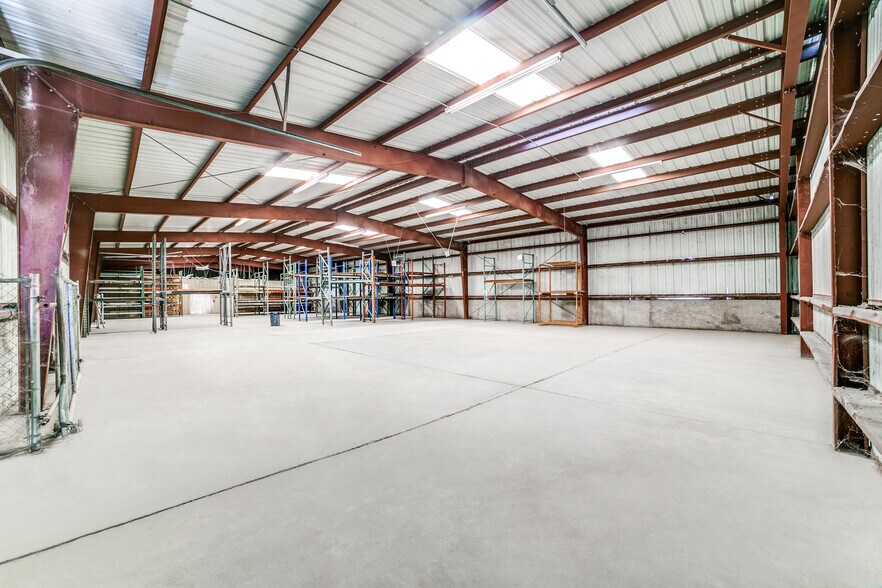 More Photos Of 6301 Mcpherson Rd, Laredo Distribution For Sale