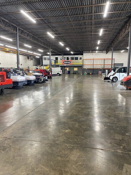 More Photos Of 4315 Taggart Creek Rd, Charlotte Warehouse For Sale