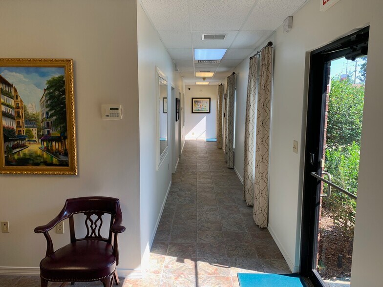 More Photos Of 10 Midtown Park W, Mobile Medical For Lease