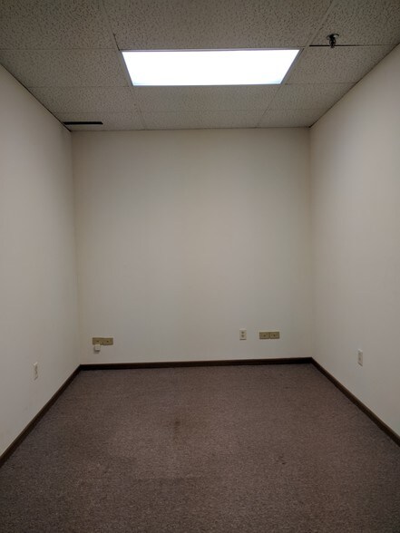 More Photos Of 400 N Schmidt Rd, Bolingbrook Office For Lease