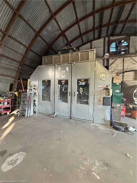 More Photos Of 702 N Ridgewood Dr, Sebring General Retail For Sale