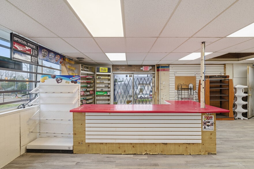 More Photos Of 233 Lexington Ave, Mansfield Convenience Store For Sale