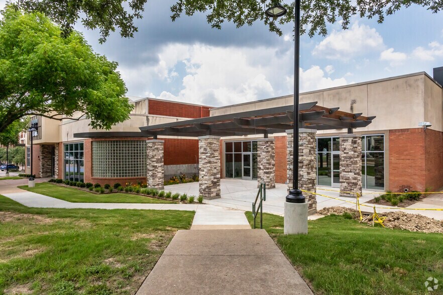 More Photos Of 4315 S Lancaster Rd, Dallas Medical For Sale