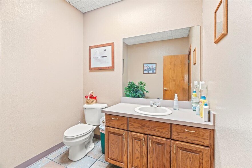 More Photos Of 7017 NW 39th Expy, Bethany Auto Dealership For Sale