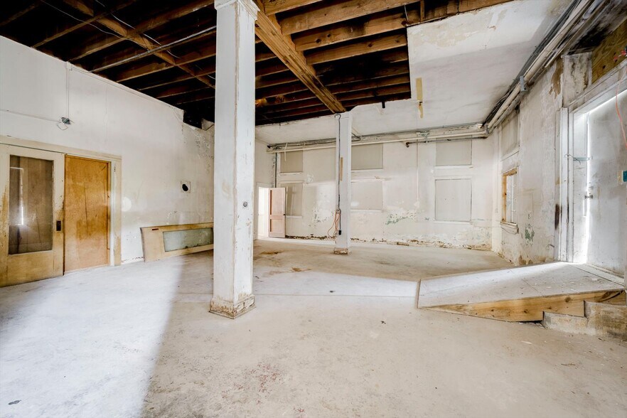 More Photos Of 111 Main Street, Lincolnton Flex For Sale