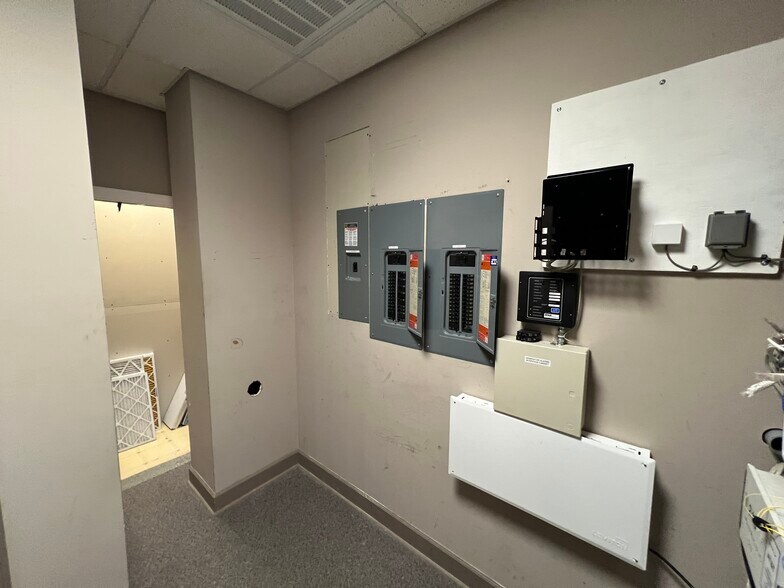 More Photos Of 213 Industrial Blvd, Tullahoma Industrial For Sale