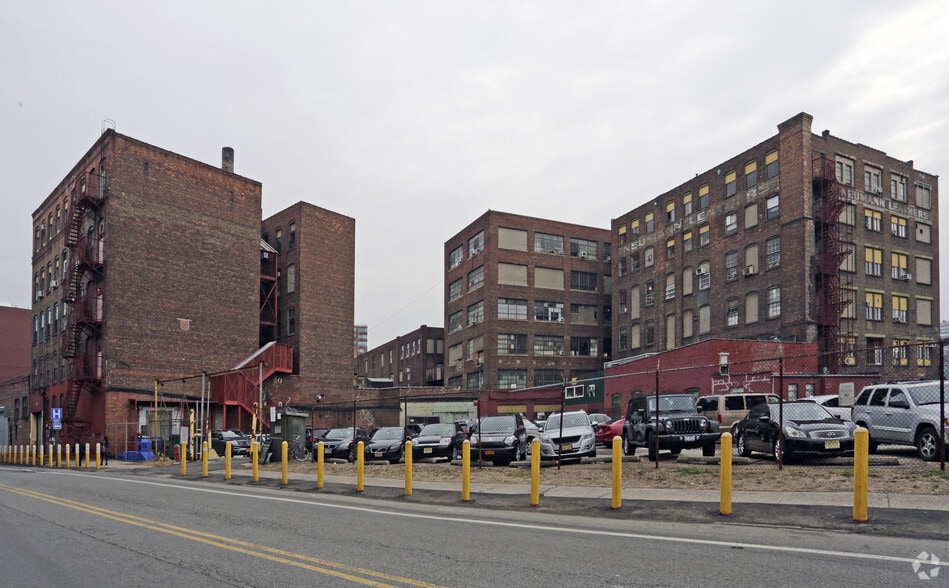 More Photos Of 300 Observer Hwy, Hoboken Flex For Sale