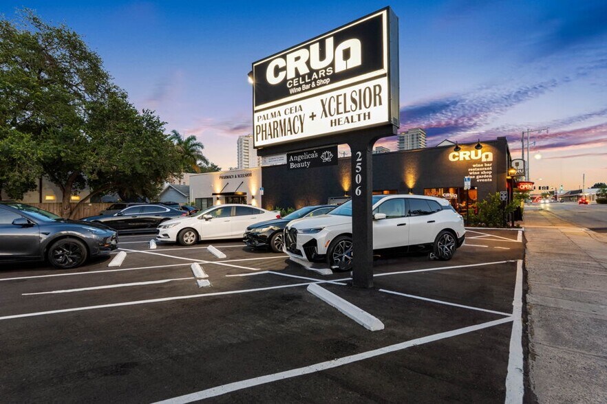 More Photos Of 2506 S Macdill Ave, Tampa Storefront For Lease