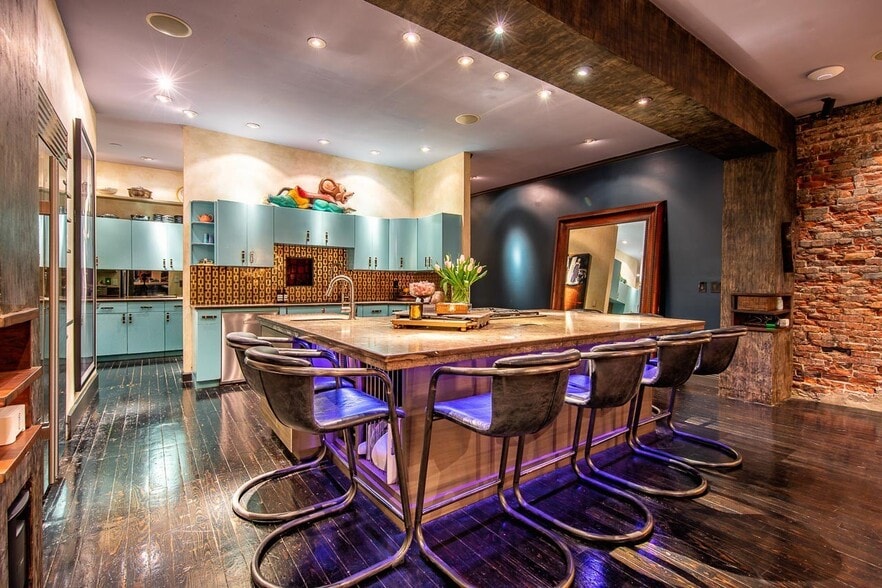 More Photos Of 213 Printers Aly, Nashville General Retail For Sale