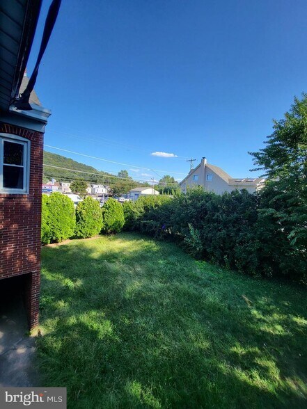 More Photos Of 402 Morgantown Rd, Reading Storefront Retail Residential For Sale