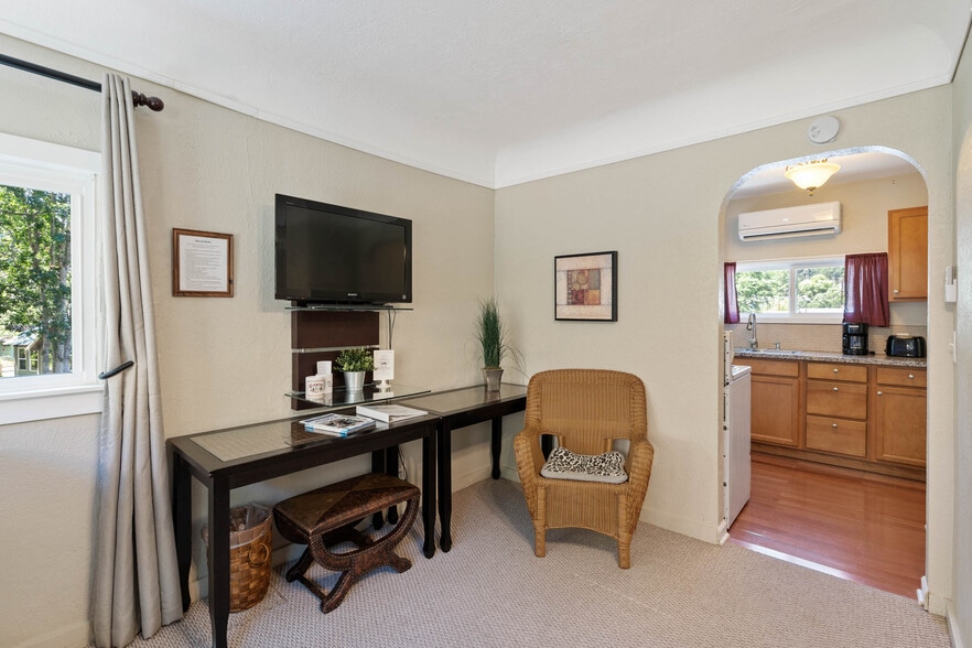 More Photos Of 218 2nd St, Klickitat Hotel For Sale