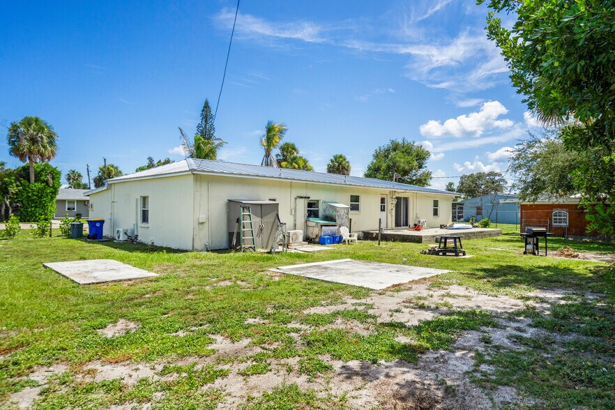 More Photos Of 11150-11170 SE Federal Hwy, Hobe Sound Storefront For Sale