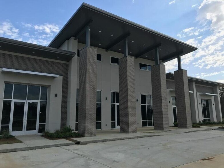 More Photos Of 9373 Baringer Foreman Rd, Baton Rouge Office For Sale