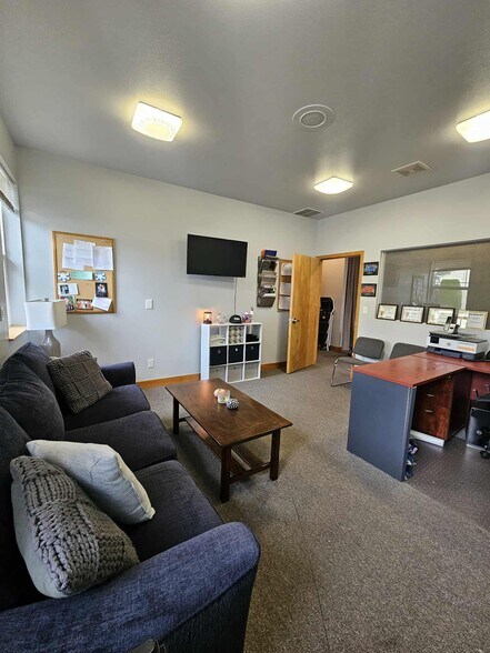 More Photos Of 117 N 8th St, Shelton Office For Lease