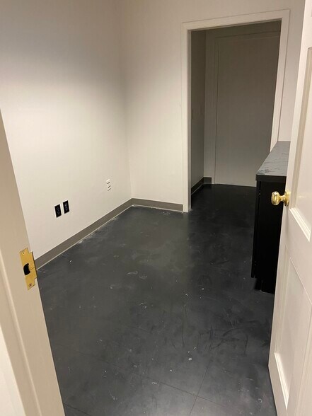 More Photos Of 333 Sandy Springs Cir NE, Sandy Springs Office For Lease