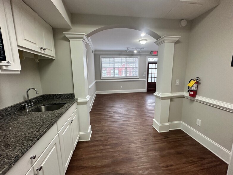 More Photos Of 327 Dahlonega St, Cumming Medical For Sale