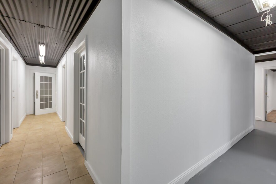 More Photos Of 1711 FM 51, Springtown Flex For Sale