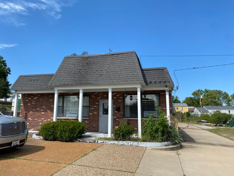 More Photos Of 10703 Tesshire Dr, Saint Louis Industrial For Sale