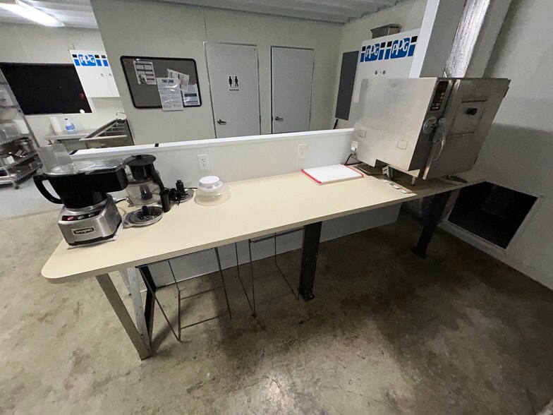 More Photos Of 1002 Cross st, Robinson Restaurant For Sale