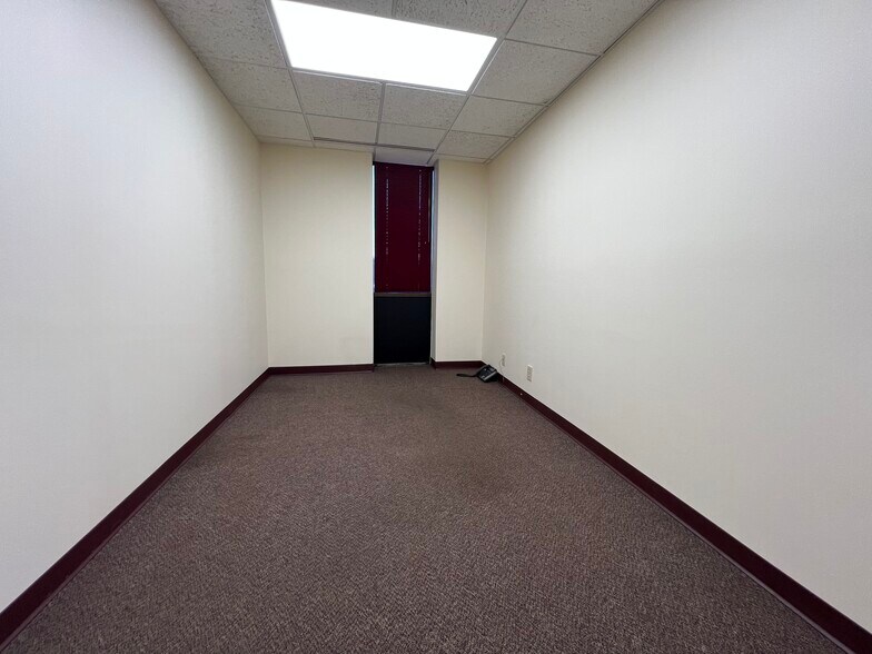 More Photos Of 7655 Five Mile Rd, Cincinnati Medical For Sale