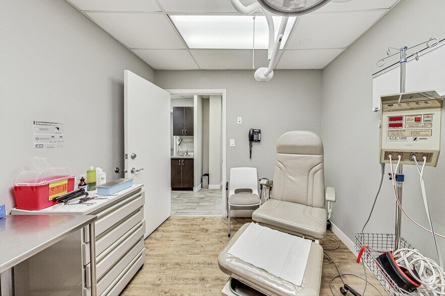 More Photos Of 2623 N Halsted St, Chicago Medical For Sale