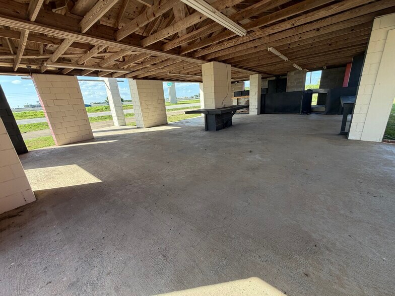 More Photos Of 111 County Road 227, East Bernard Freestanding For Lease
