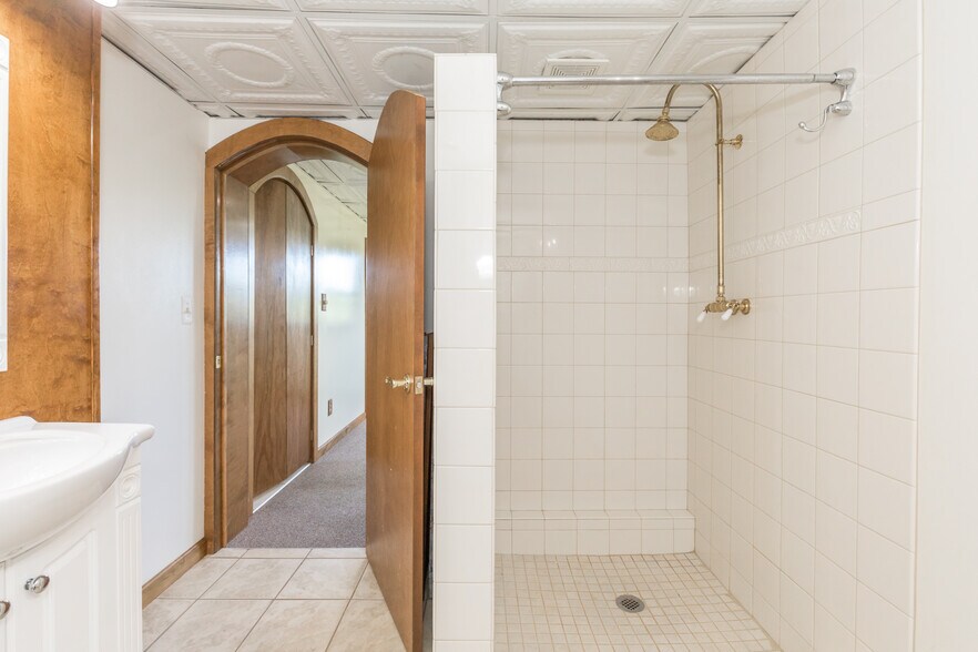 More Photos Of 131 Copenhaver St, Marion Shelter For Sale