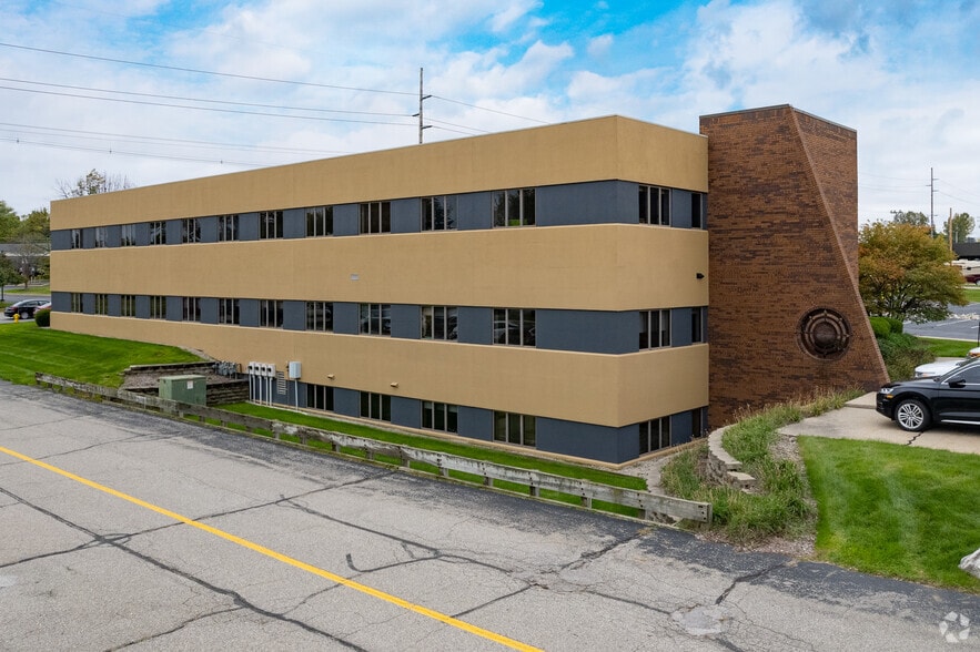 More Photos Of 675 E 16th St, Holland Office For Lease