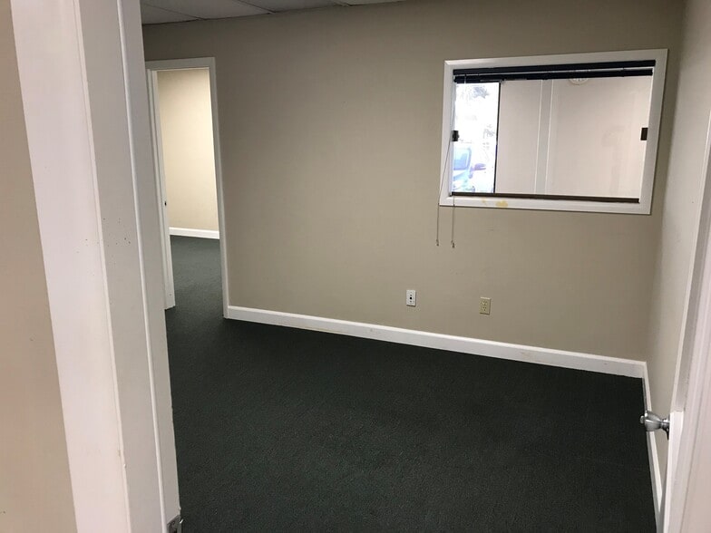 More Photos Of 6315 Presidential Ct, Fort Myers Office For Lease