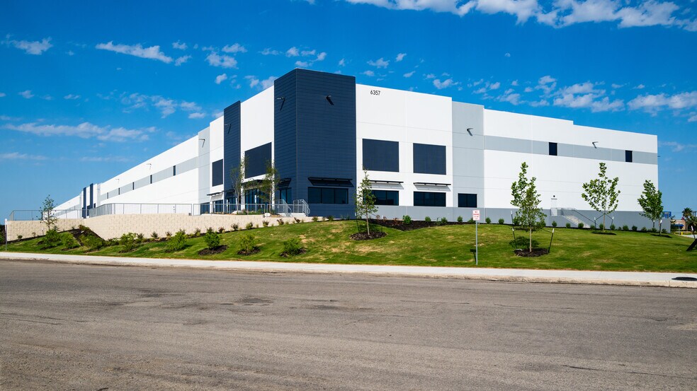 More Photos Of 6357 Rittiman Road, San Antonio Distribution For Lease