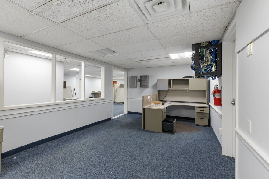 More Photos Of 19-25 Main St, Hartford Office Residential For Sale