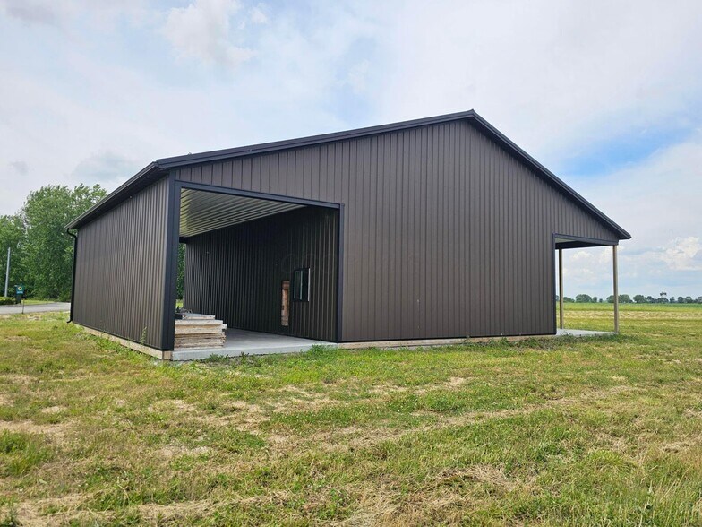 More Photos Of 10260 Carr Rd, Jeffersonville General Retail For Sale