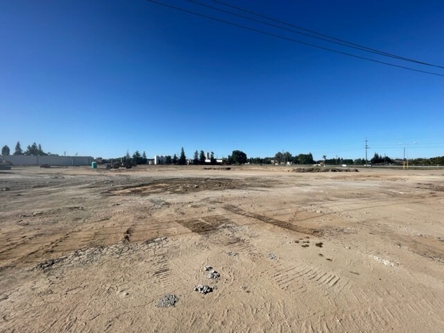 More Photos Of 18846 N Highway 99, Acampo Unknown For Lease