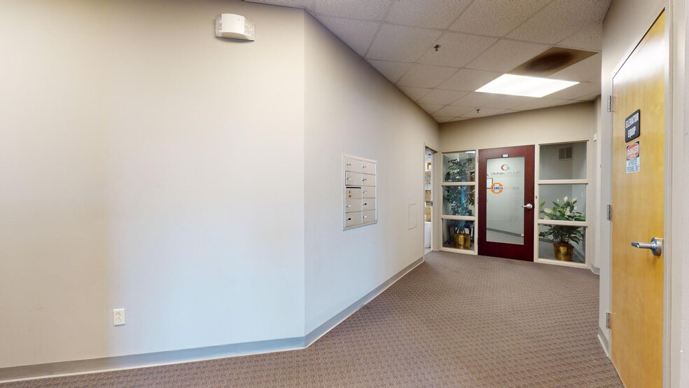 More Photos Of 17813 Edison Ave, Chesterfield Showroom For Lease