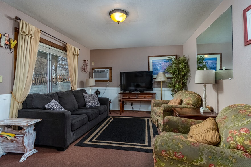 More Photos Of 21625 Highway 160, Durango Hotel For Sale