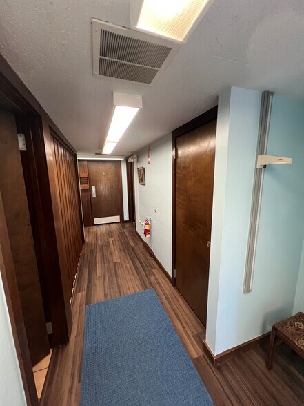 More Photos Of 1012 W Fairchild St, Danville Office For Sale