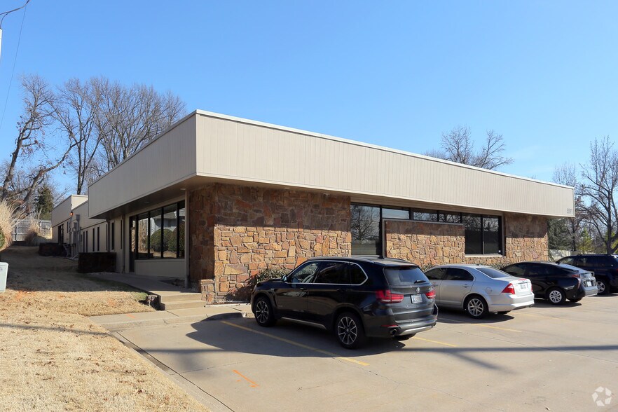 More Photos Of 5591 S Lewis Ave, Tulsa Office For Lease