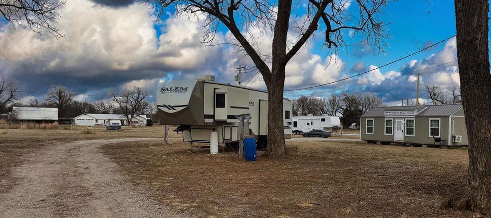 More Photos Of 3171 W North Ave, Ponca City Trailer Camper Park For Sale