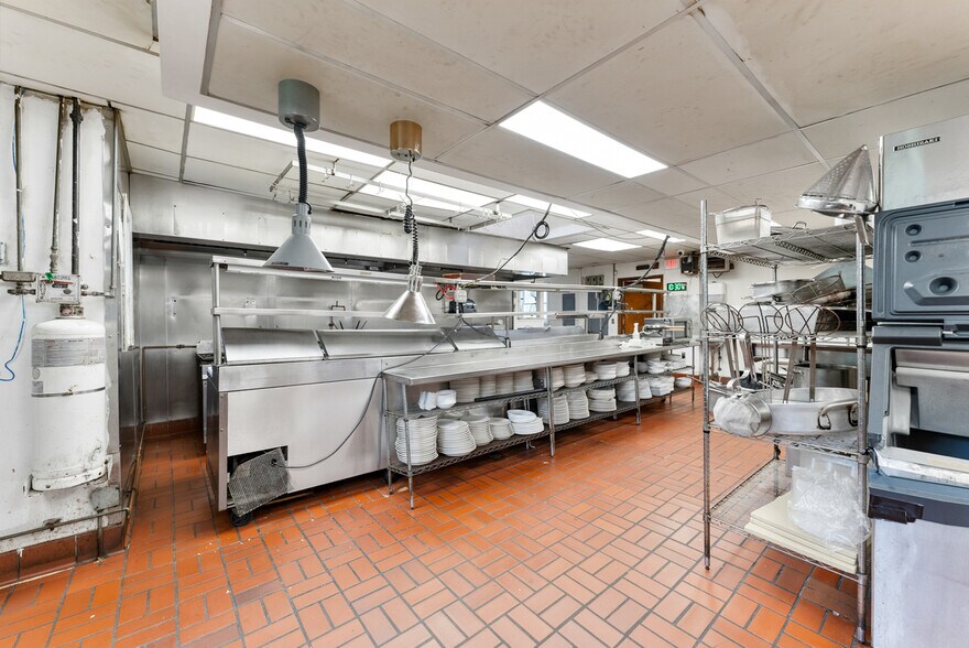 More Photos Of 135 Cooper St, Agawam Specialty For Sale