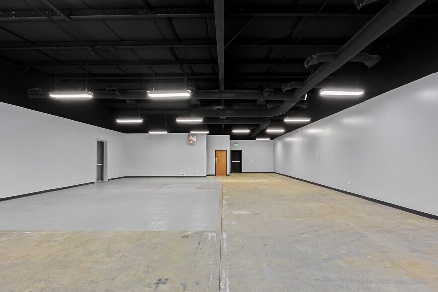 More Photos Of 3537 W Two Mile House Rd, Columbus General Retail For Lease